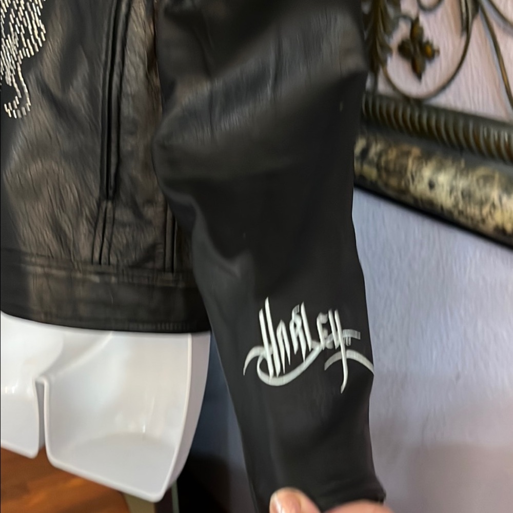 🎉HP🎉EUC Harley-Davidson Black Metallic Studded Leather Jacket- pockets/zips Sz M - Picture 5 of 13